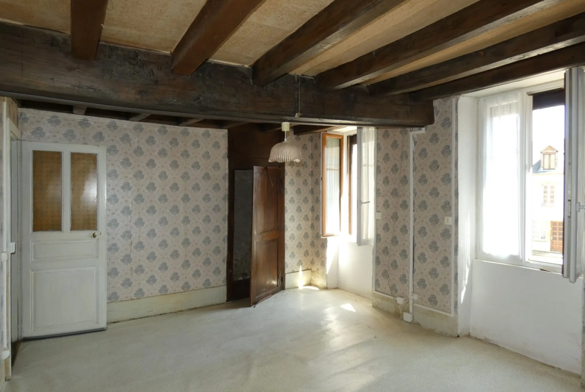 Maison de village en pierre avec dépendance et jardin à Cressat 