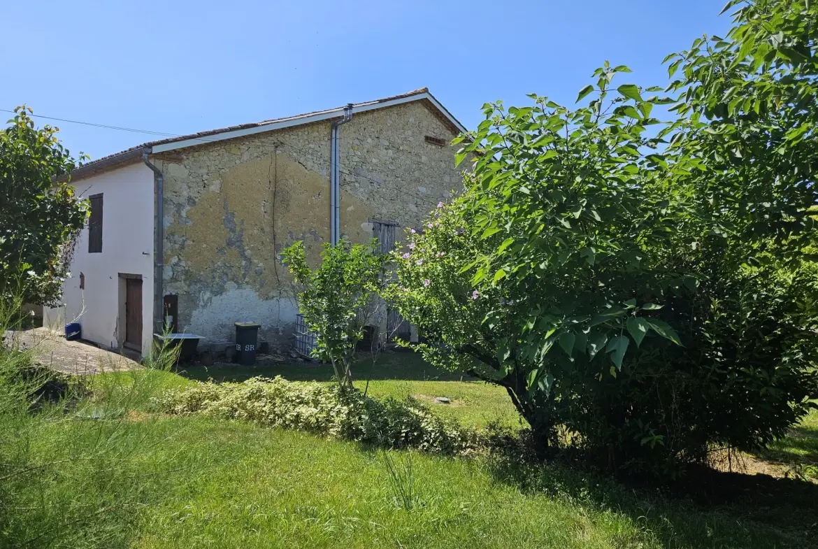 Propriété ancienne en pierre avec maison, chai et terrain à Laplume (47) 