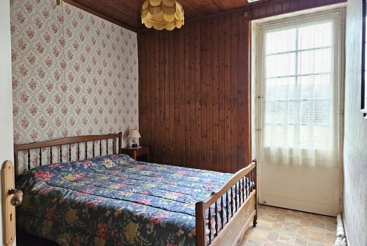 Propriété ancienne en pierre avec maison, chai et terrain à Laplume (47) 
