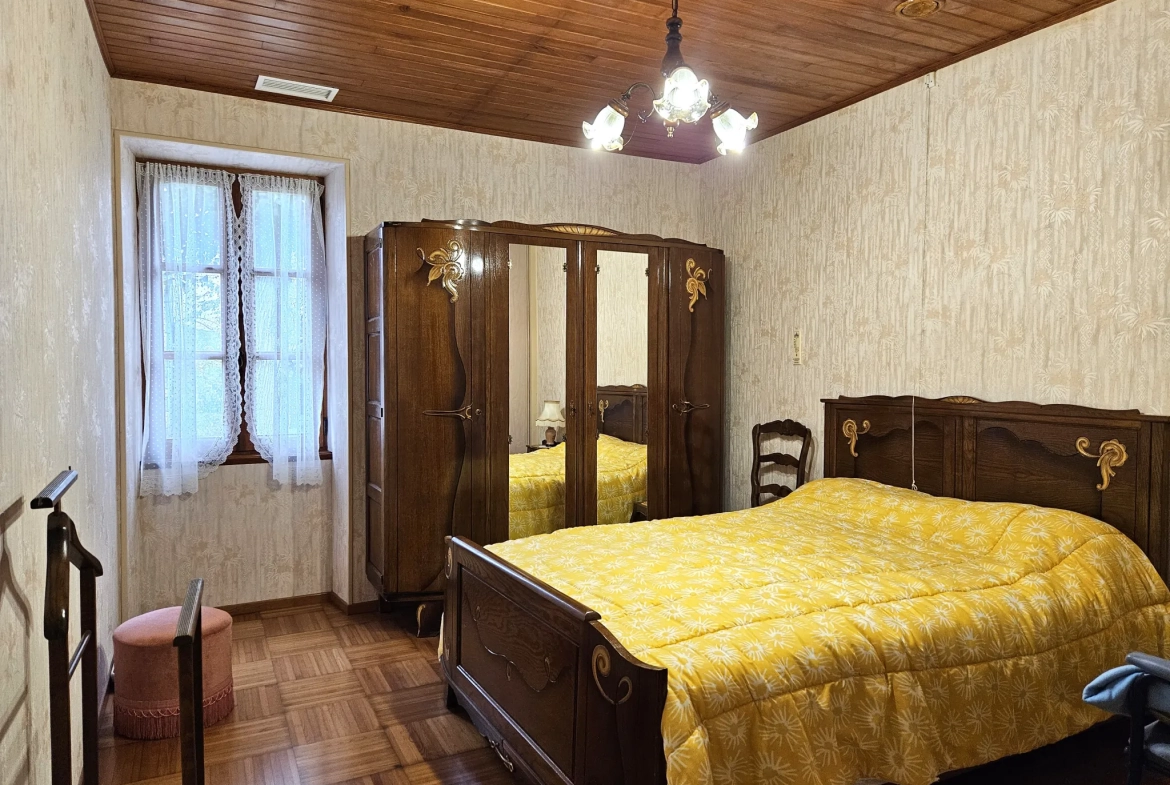 Propriété ancienne en pierre avec maison, chai et terrain à Laplume (47) 