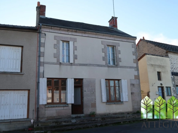 Maison en pierre à vendre avec jardin et dépendances à Clugnat