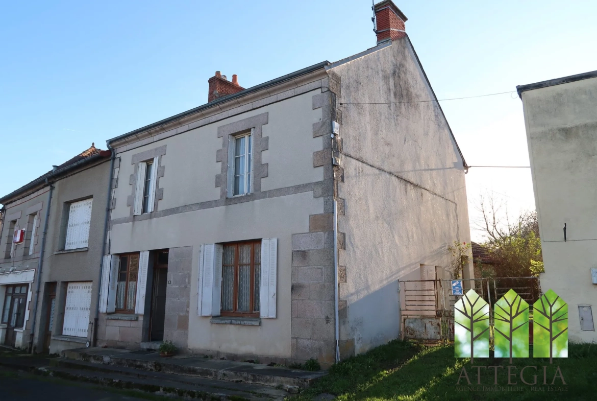 Maison en pierre à vendre avec jardin et dépendances à Clugnat 