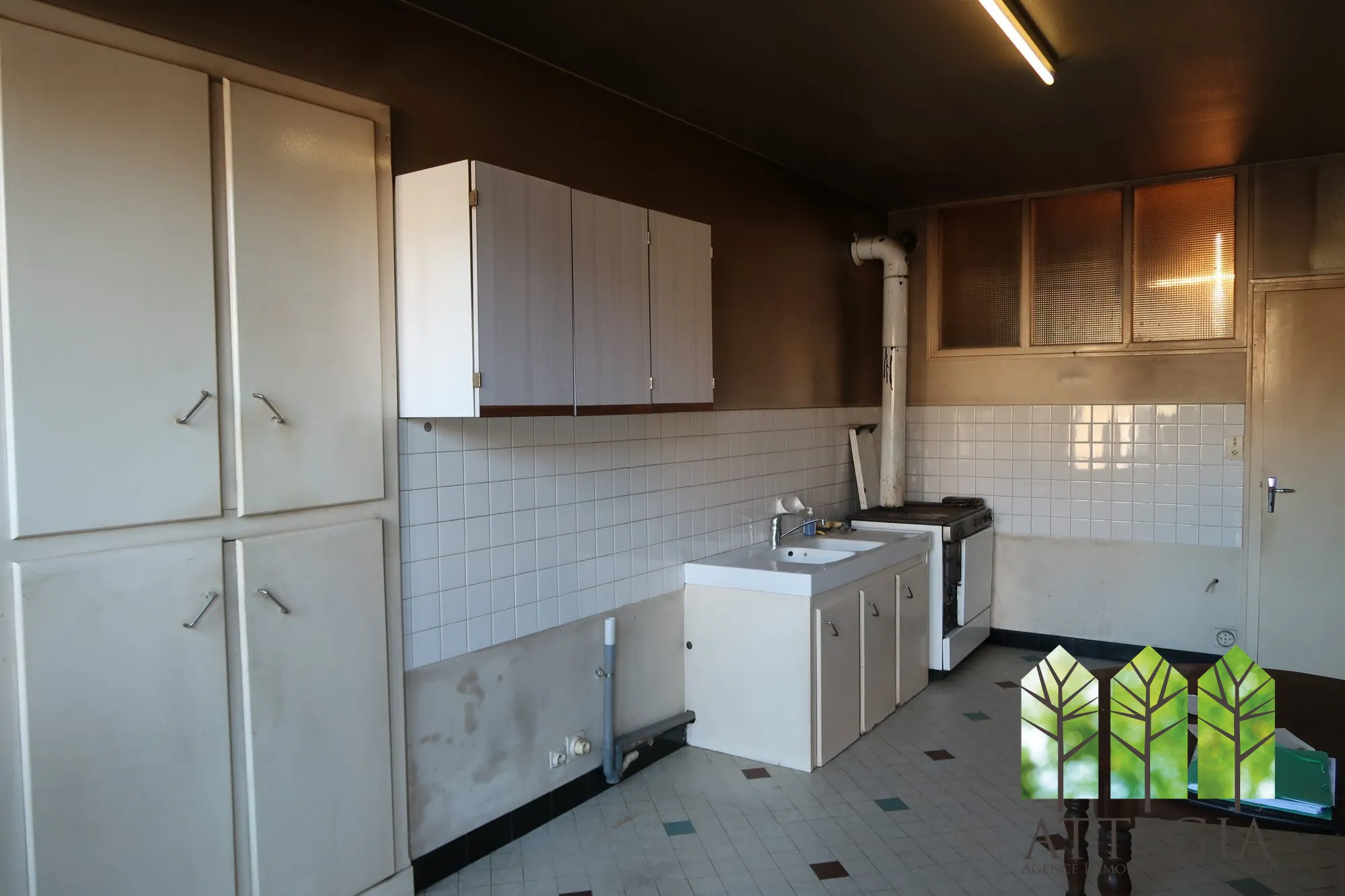 Maison en pierre à vendre avec jardin et dépendances à Clugnat 