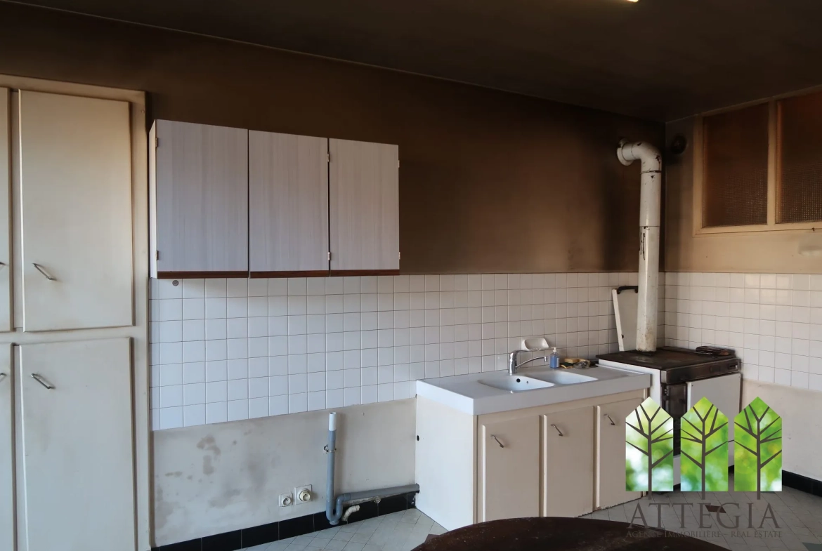Maison en pierre à vendre avec jardin et dépendances à Clugnat 