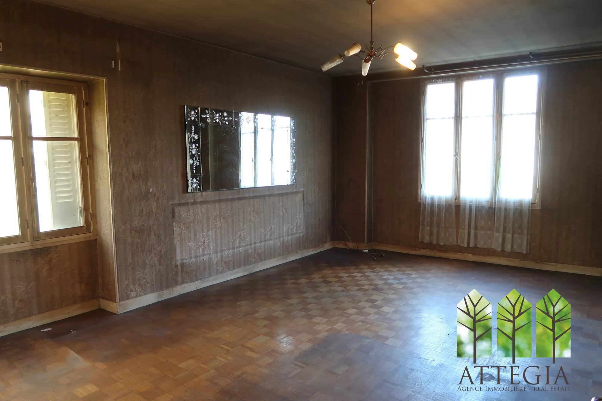 Maison en pierre à vendre avec jardin et dépendances à Clugnat 
