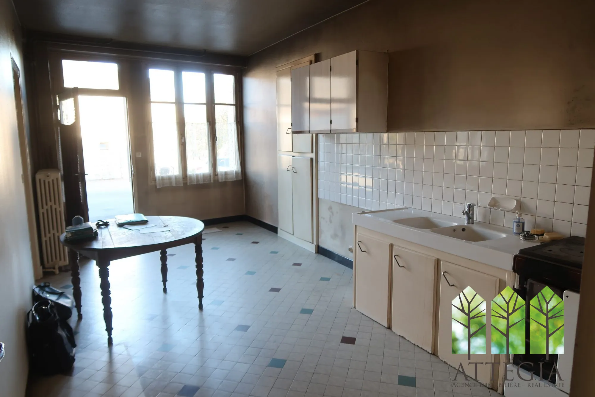 Maison en pierre à vendre avec jardin et dépendances à Clugnat 