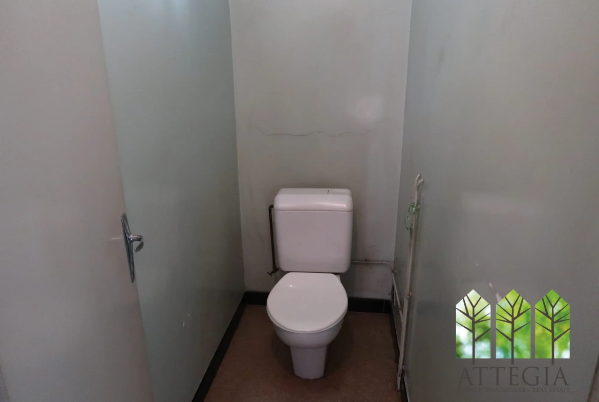Maison en pierre à vendre avec jardin et dépendances à Clugnat 