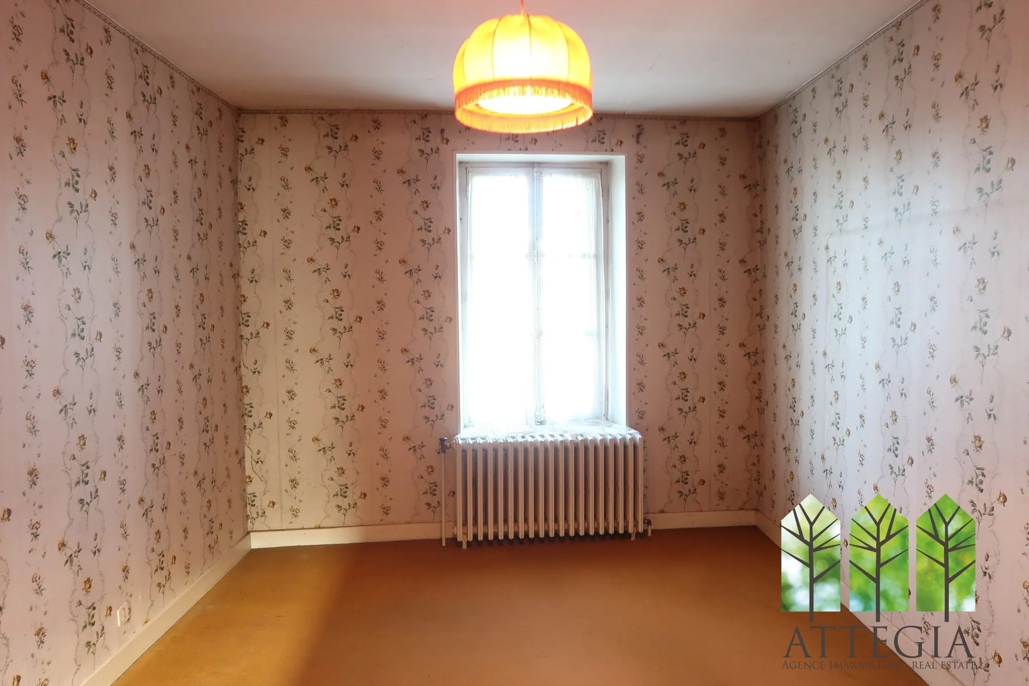 Maison en pierre à vendre avec jardin et dépendances à Clugnat 