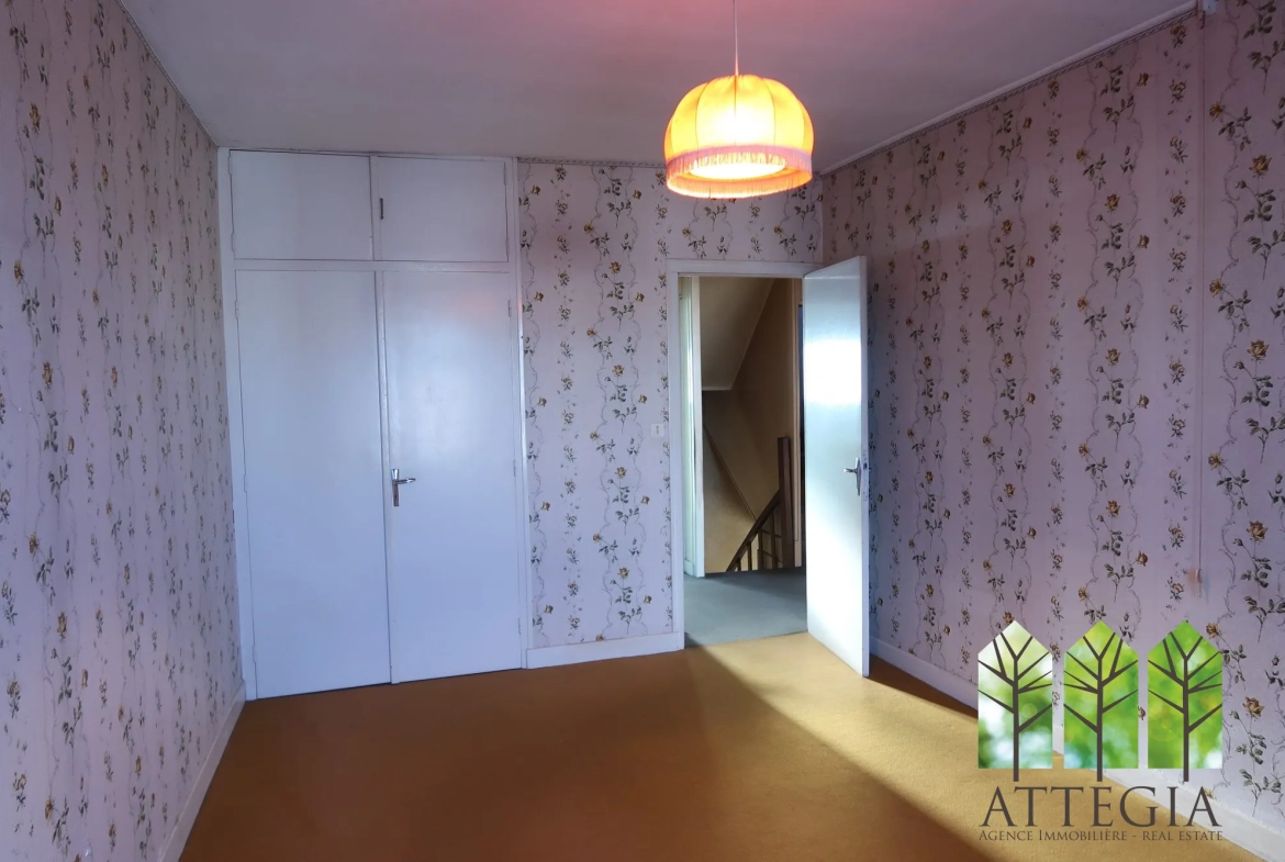 Maison en pierre à vendre avec jardin et dépendances à Clugnat 