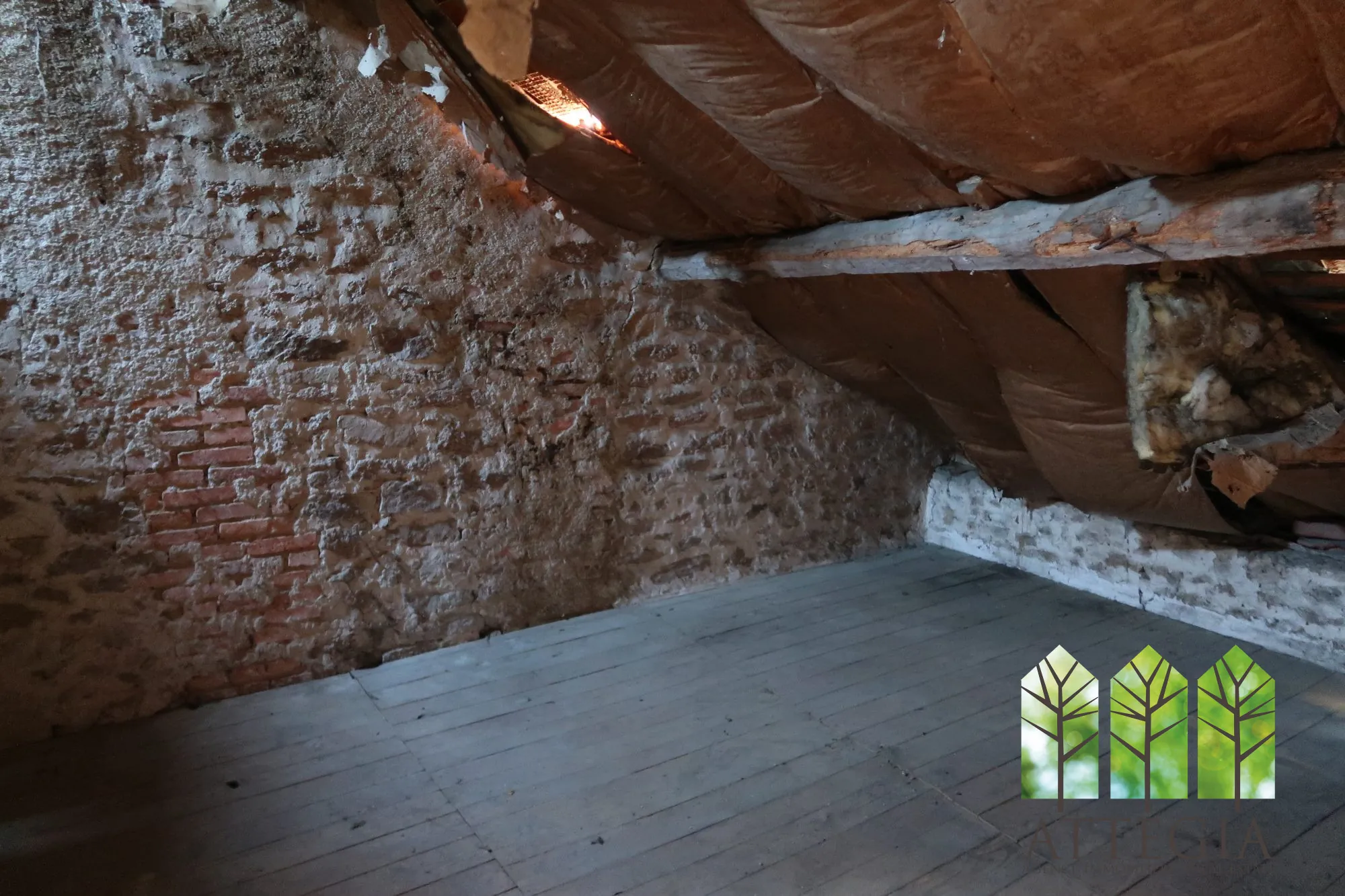 Maison en pierre à vendre avec jardin et dépendances à Clugnat 