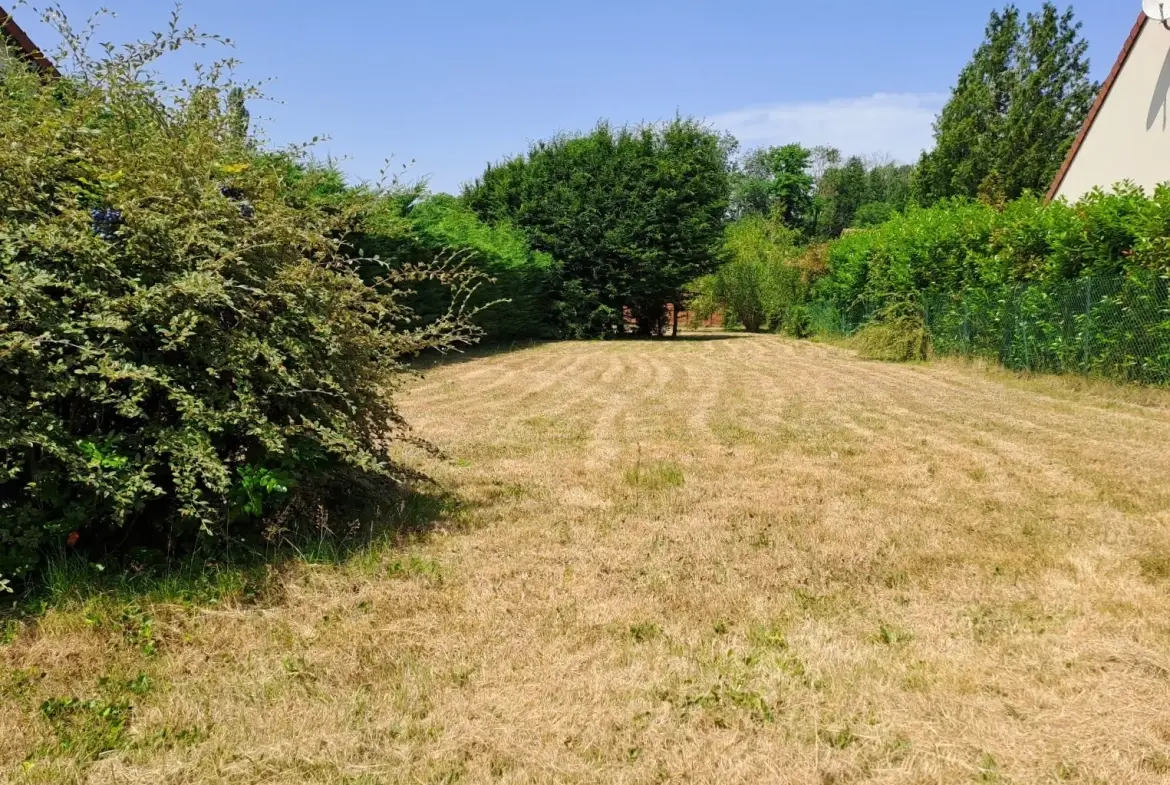 Terrain constructible de 805 m² à Rambouillet, environnement paisible 