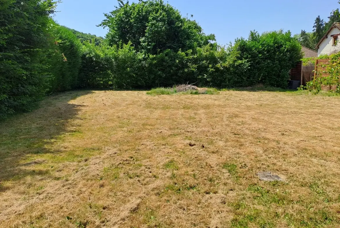 Terrain constructible de 805 m² à Rambouillet, environnement paisible 