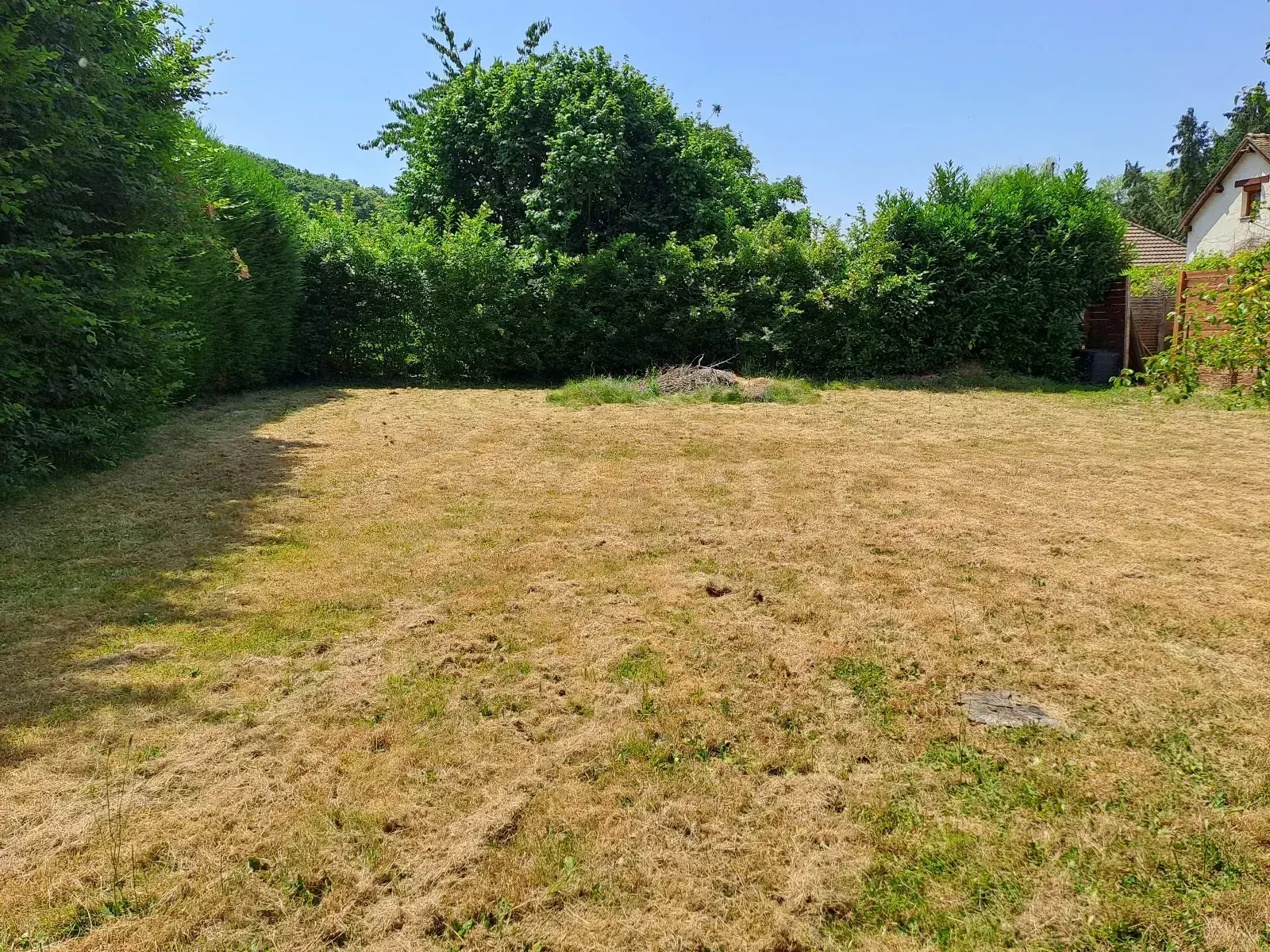 Terrain constructible de 805 m² à Rambouillet, environnement paisible 