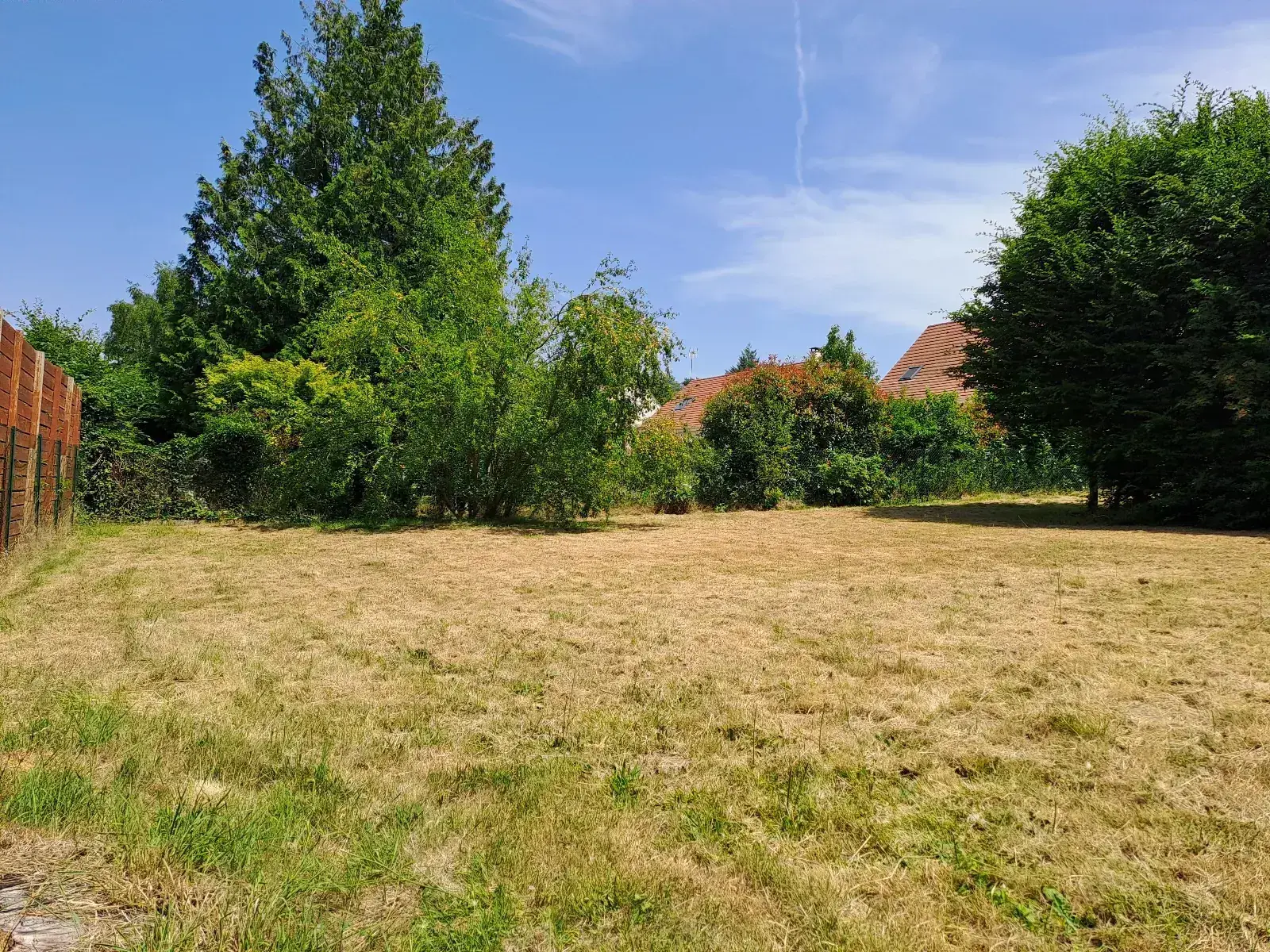 Terrain constructible de 805 m² à Rambouillet, environnement paisible 