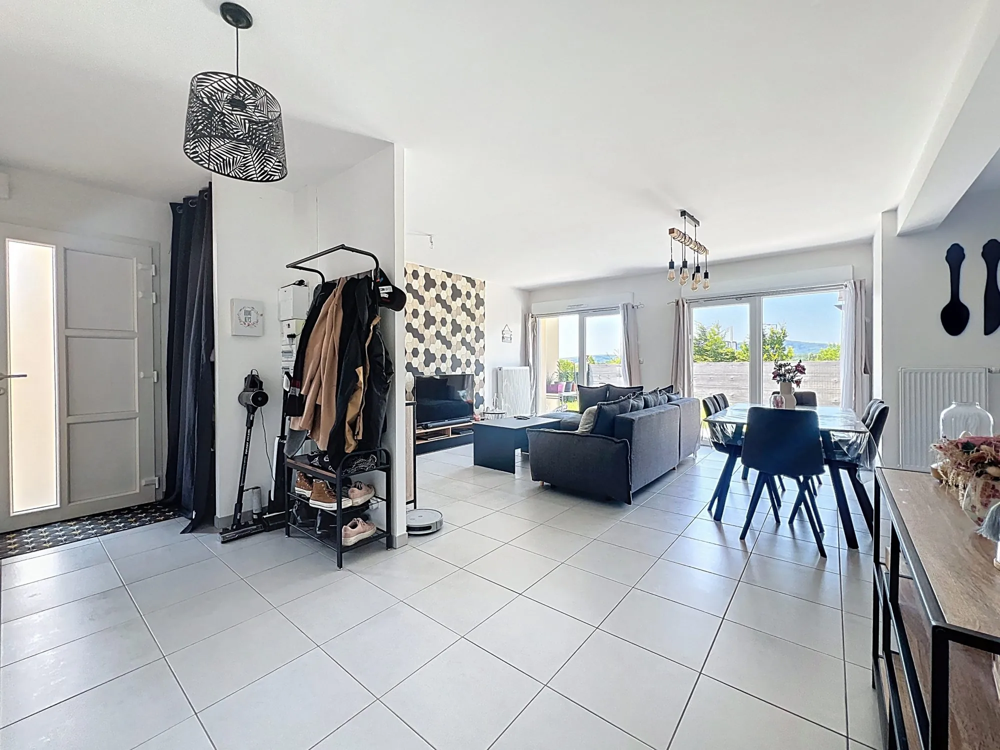 Maison de plain-pied à vendre à Offemont avec garage et terrasse 
