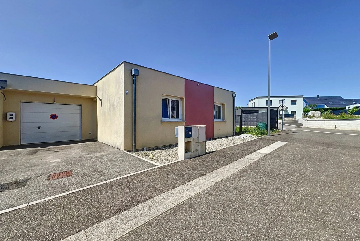 Maison de plain-pied à vendre à Offemont avec garage et terrasse 