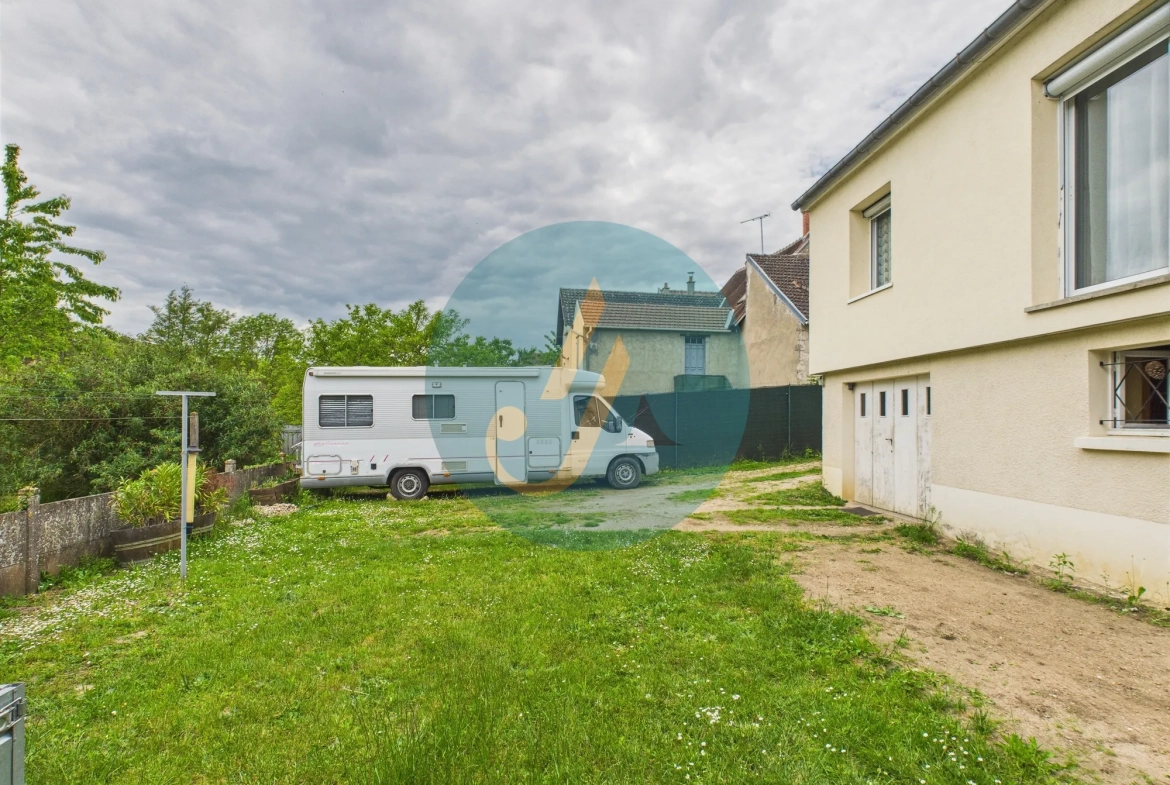 Maison de 63 m² avec sous-sol et terrain clos à Châtillon-sur-Loire 
