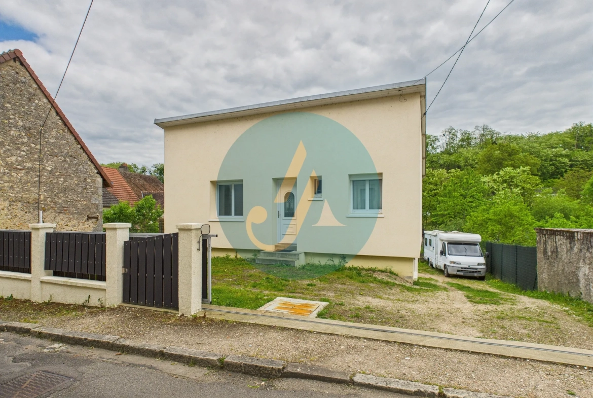 Maison de 63 m² avec sous-sol et terrain clos à Châtillon-sur-Loire 