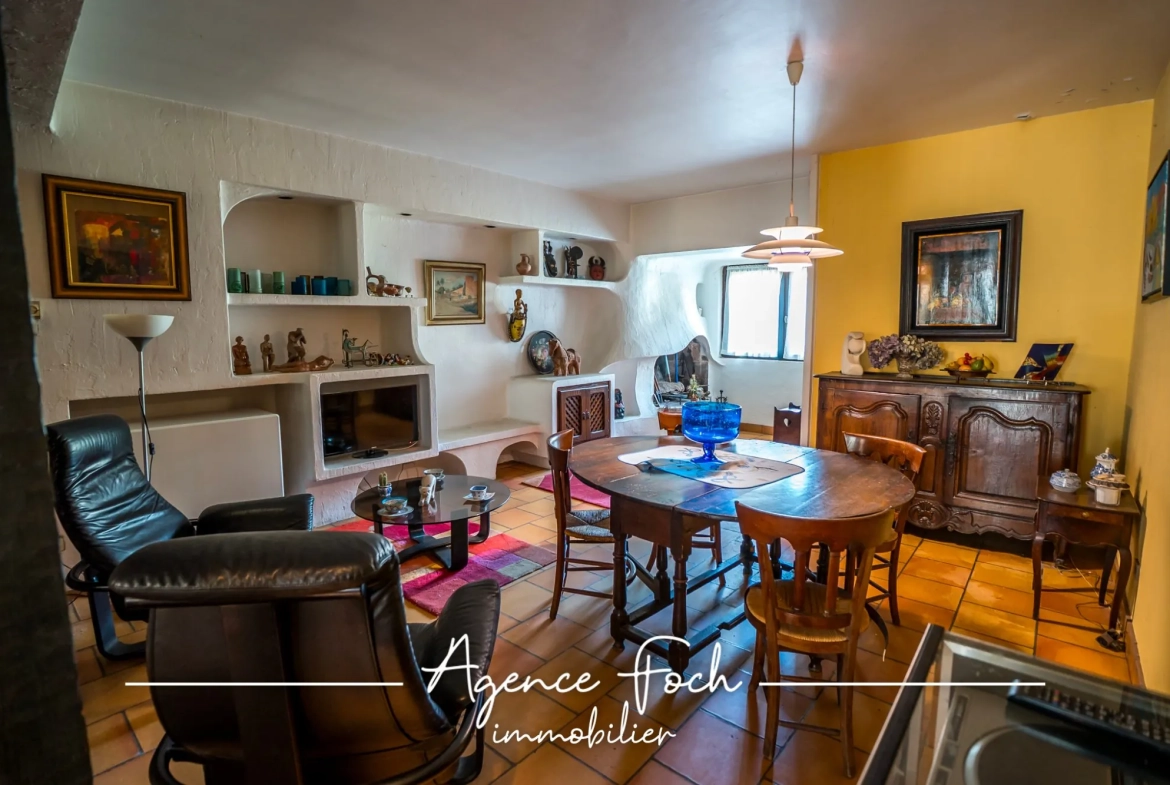 Maison de ville à Tarbes avec garage, charme et potentiel à rénover 