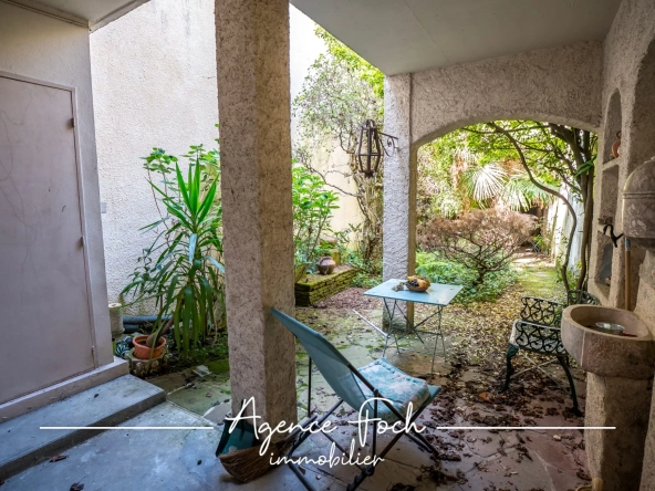 Maison de ville à Tarbes avec garage et patio – Projet de rénovation avec fort potentiel