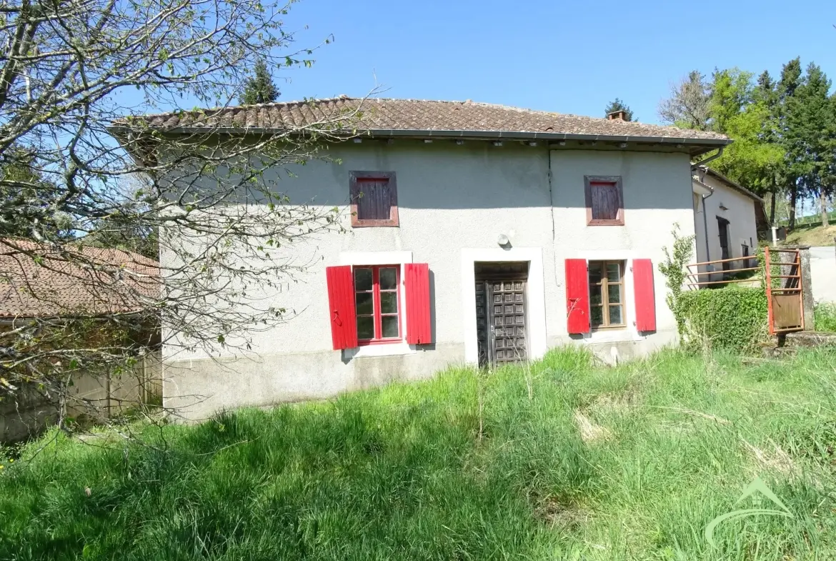 Maison en pierre à rénover avec terrain de 9000 m² près de Saillat-sur-Vienne 