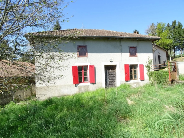 Maison en pierre à rénover avec terrain de 9000 m² près de Saillat-sur-Vienne