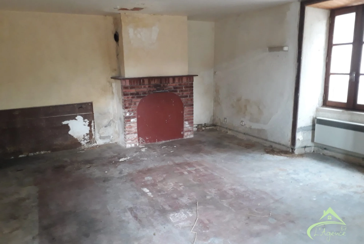 Maison en pierre à rénover avec terrain de 9000 m² près de Saillat-sur-Vienne 