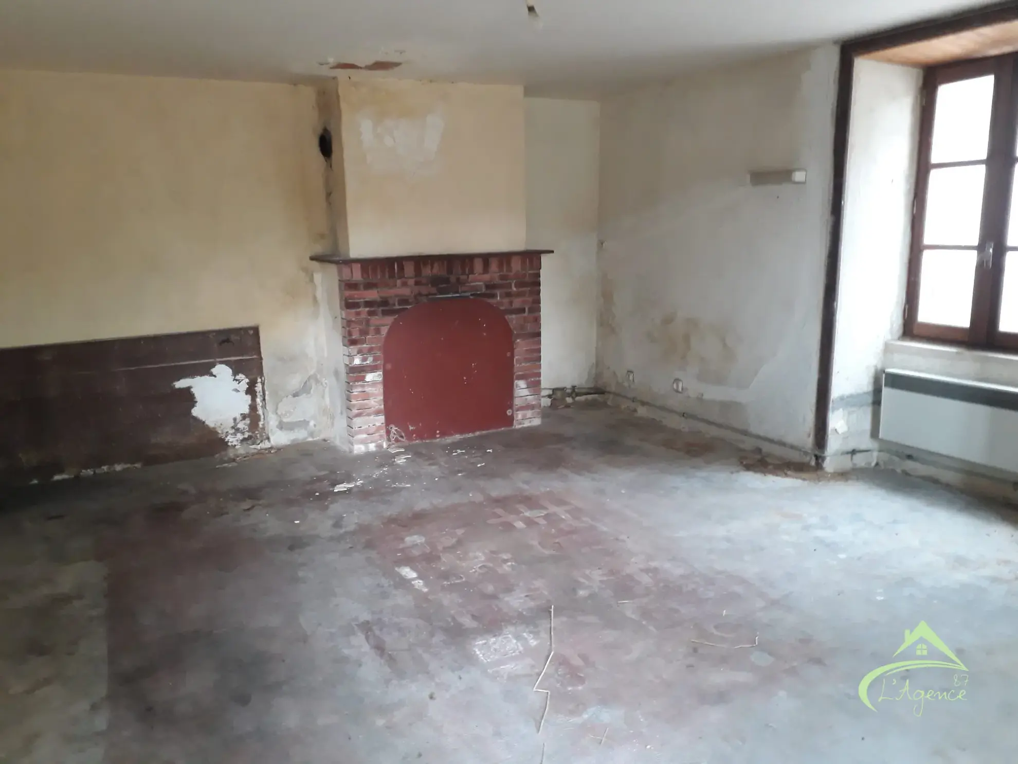 Maison en pierre à rénover avec terrain de 9000 m² près de Saillat-sur-Vienne 