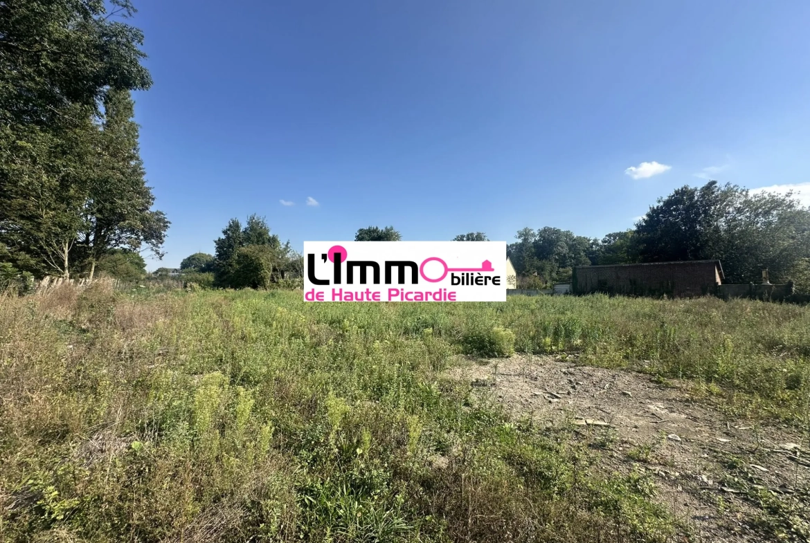 Terrain à vendre à Le Quesnel - Grand terrain constructible de 3000 m² 