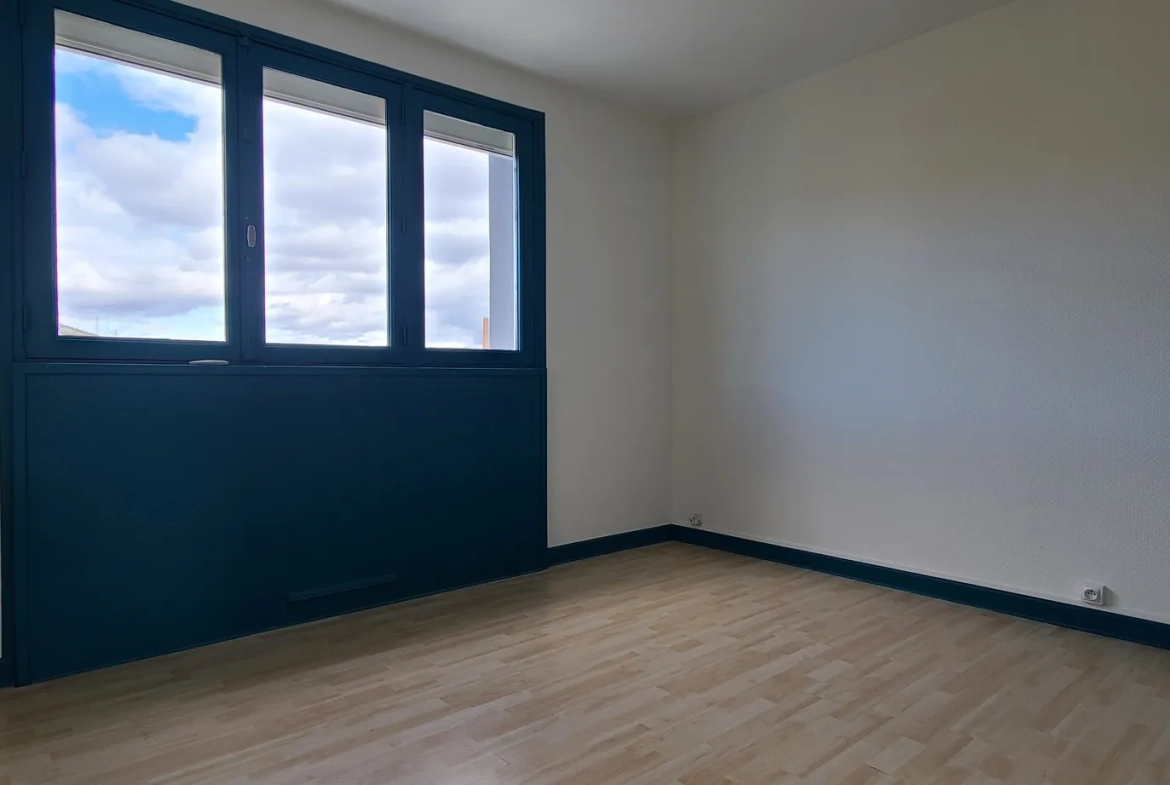Appartement T4 rénové et spacieux à Clermont-Ferrand, proche centre-ville 