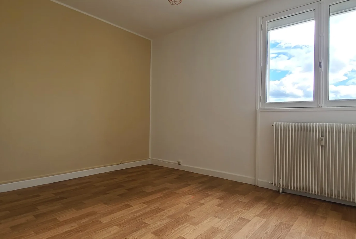 Appartement T4 rénové et spacieux à Clermont-Ferrand, proche centre-ville 