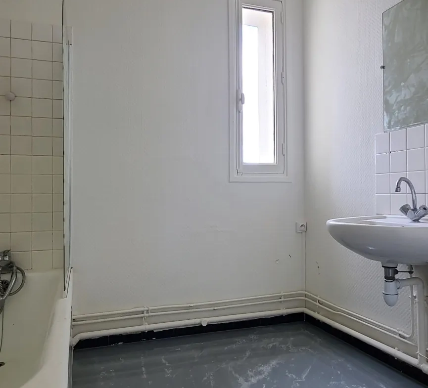 Appartement T4 rénové et spacieux à Clermont-Ferrand, proche centre-ville 