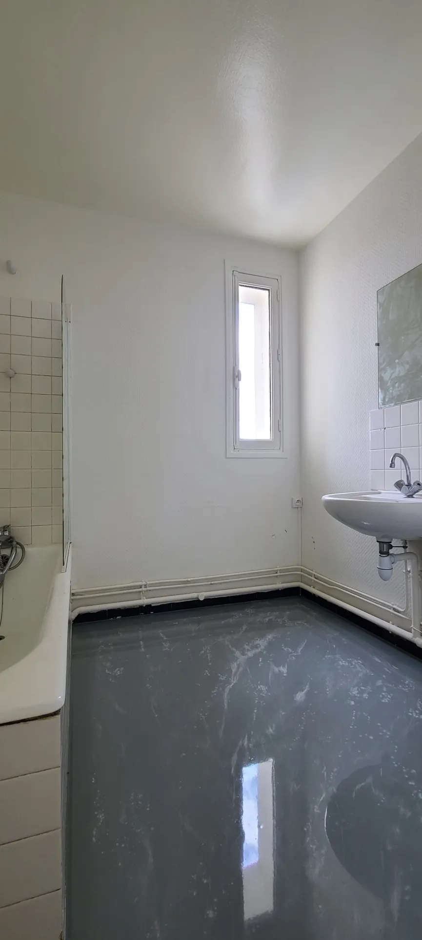 Appartement T4 rénové et spacieux à Clermont-Ferrand, proche centre-ville 