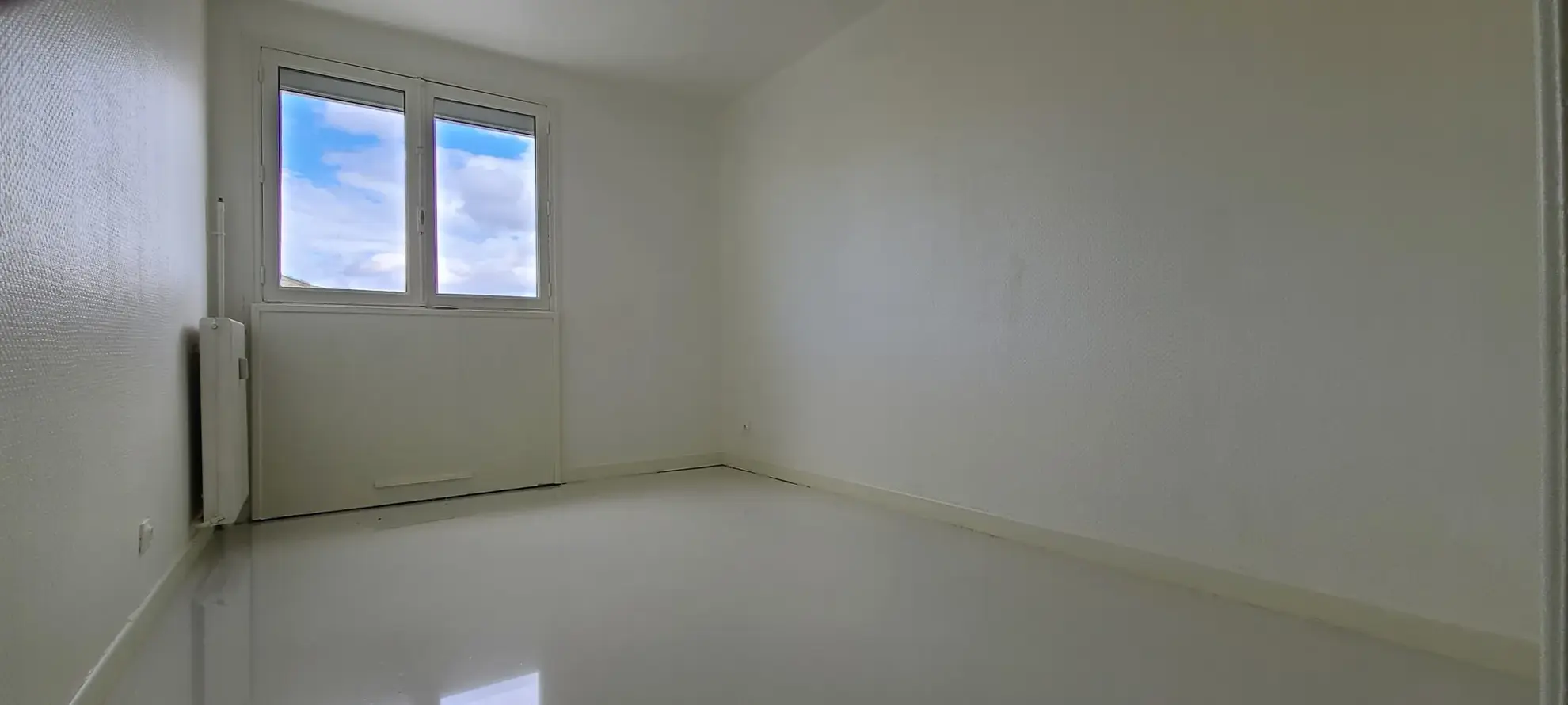 Appartement T4 rénové et spacieux à Clermont-Ferrand, proche centre-ville 