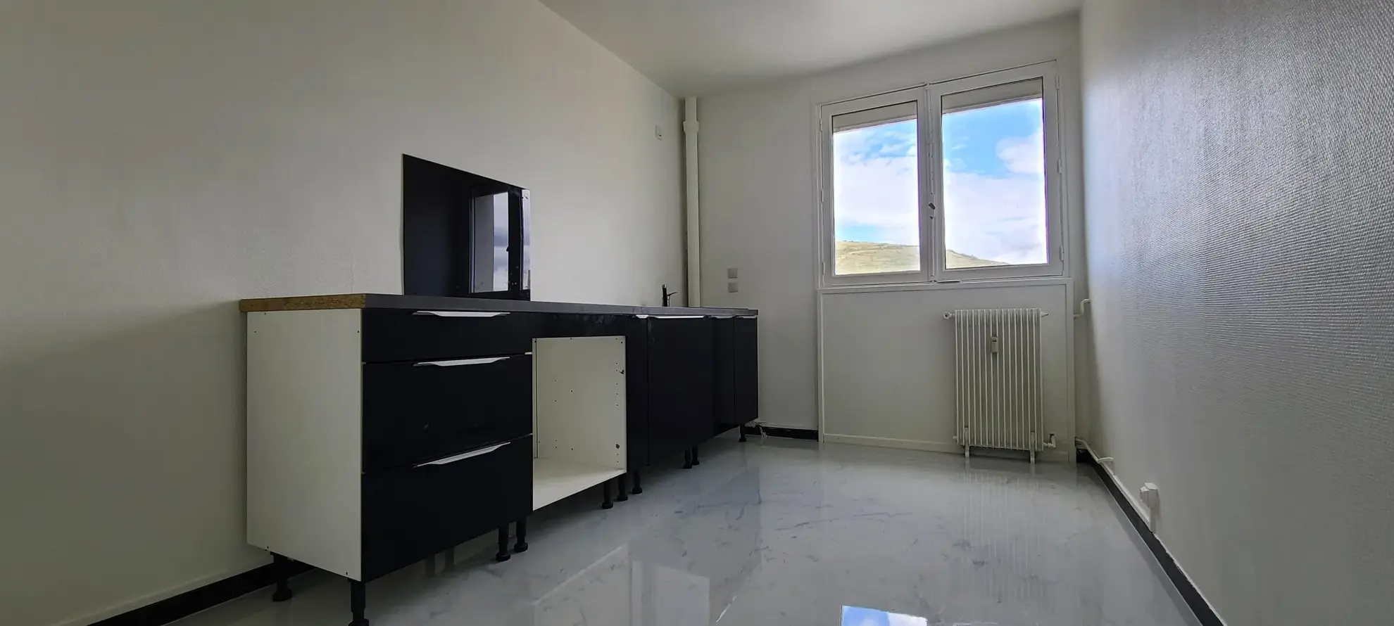 Appartement T4 rénové et spacieux à Clermont-Ferrand, proche centre-ville 