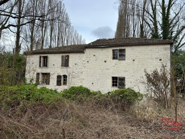 Ancien moulin en pierre à rénover à Dondas, proche Laroque Timbaut