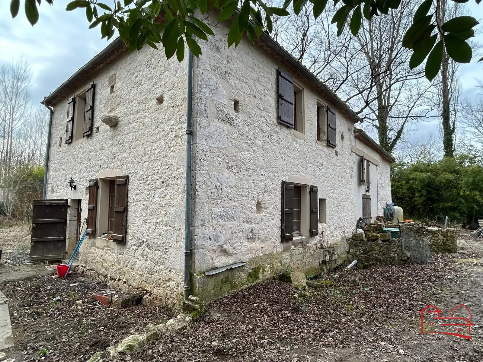 Ancien moulin en pierre à rénover à Dondas, proche Laroque Timbaut 
