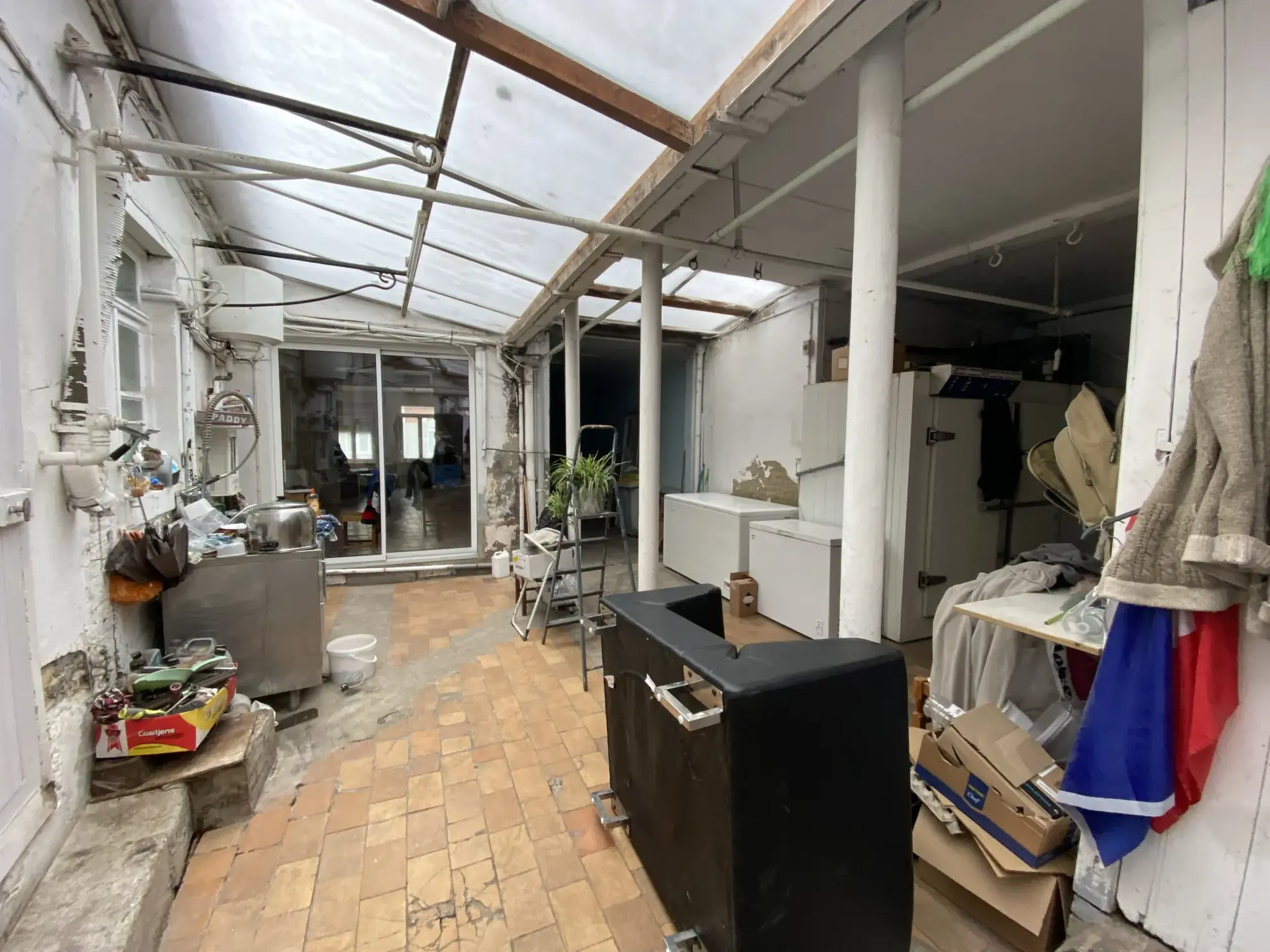 Maison avec commerce et habitation à Sailly-sur-la-Lys, investissement sûr 
