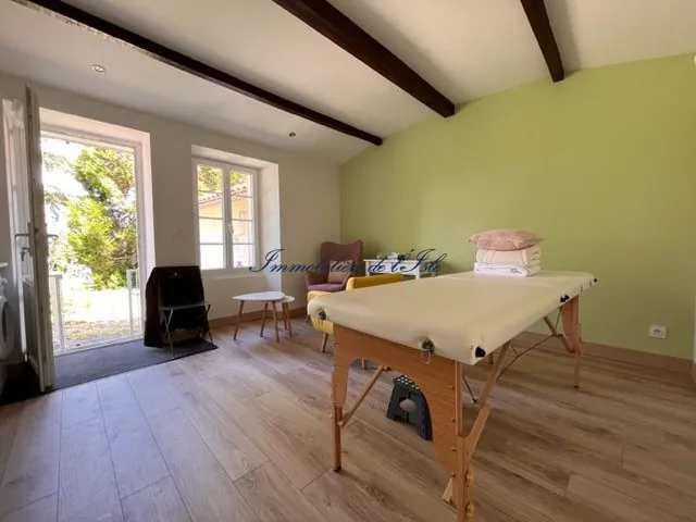 Maison de campagne rénovée avec dépendance et grand terrain à Verteillac 