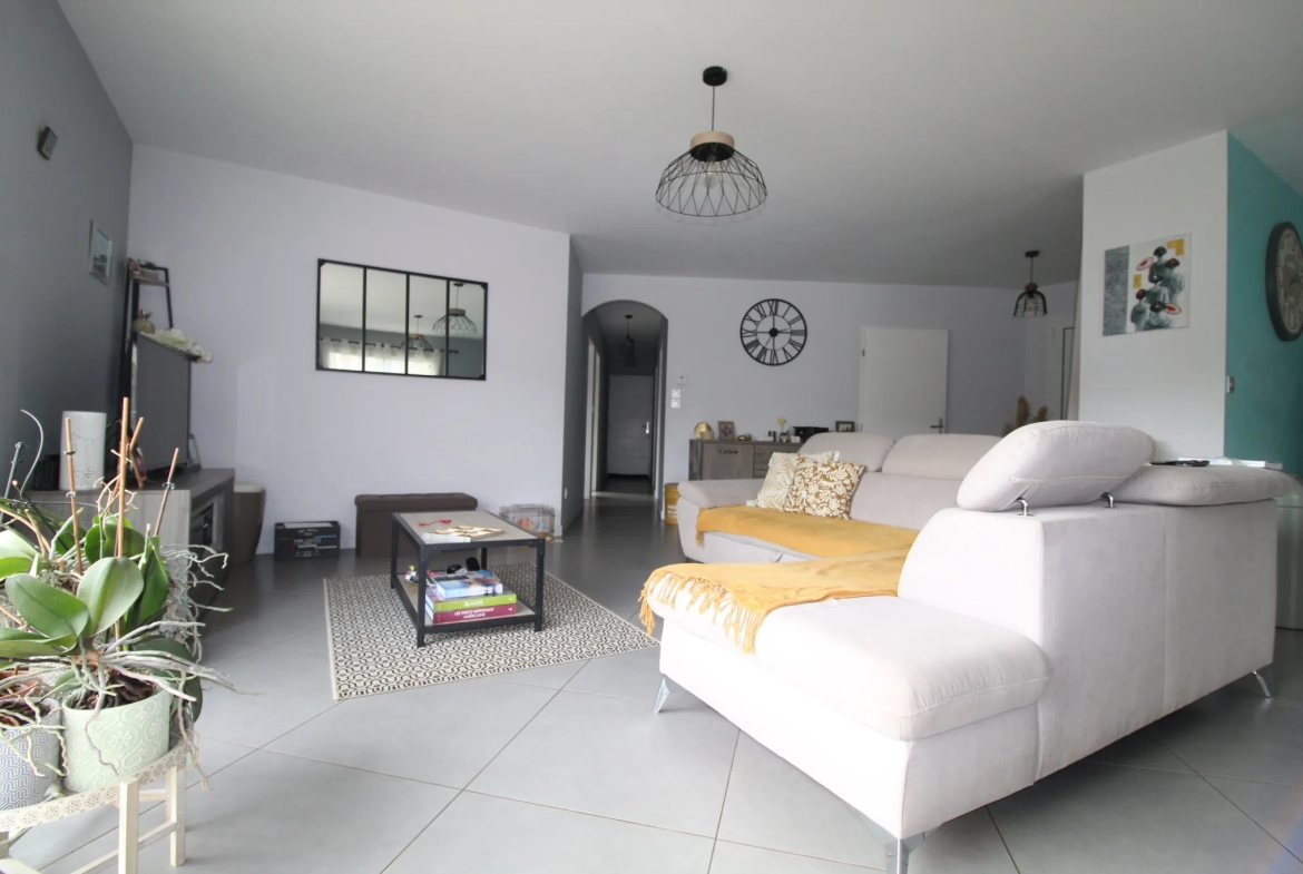 Villa T4 de 2013 avec garage, terrasse et prestations haut de gamme à Vabres l'Abbaye 