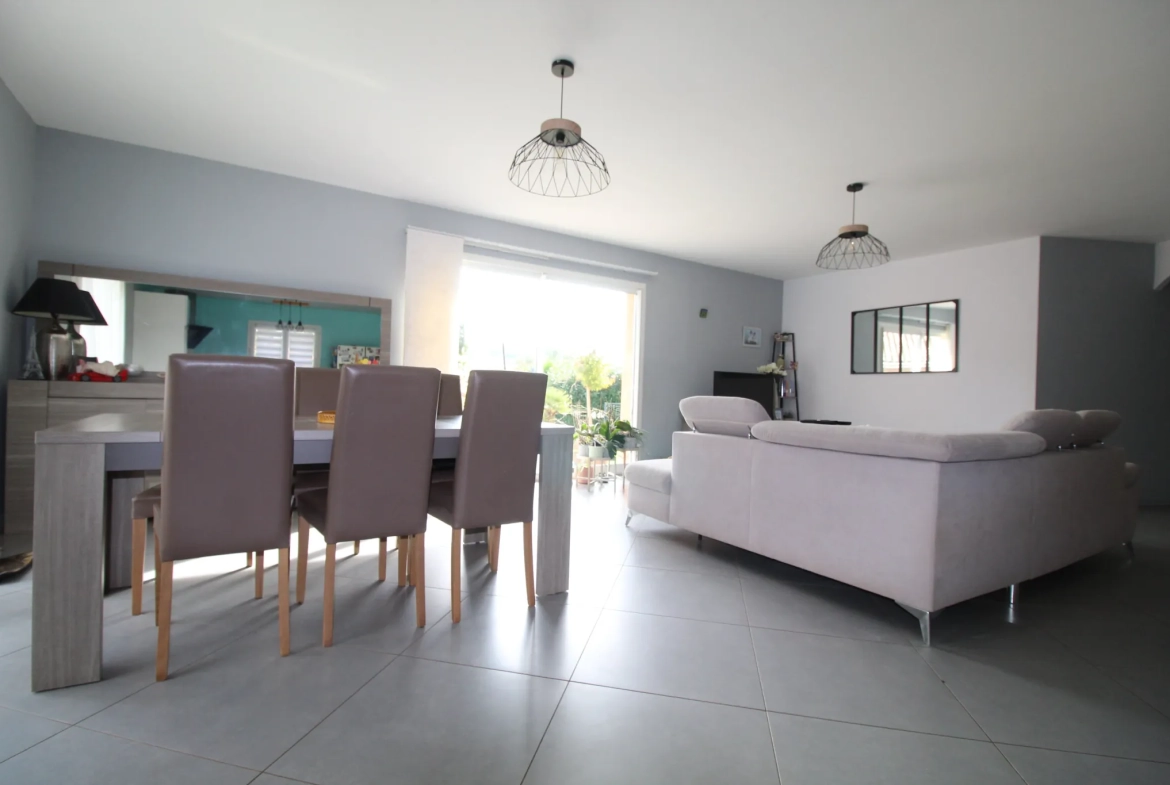 Villa T4 de 2013 avec garage, terrasse et prestations haut de gamme à Vabres l'Abbaye 