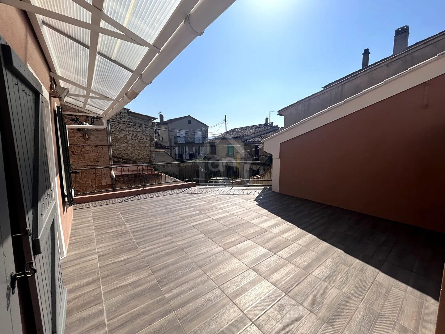 Appartement T4 rénové de 70 m² avec terrasse à Gonfaron 