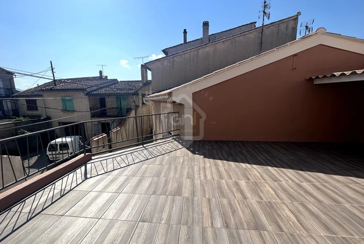 Appartement T4 rénové de 70 m² avec terrasse à Gonfaron 