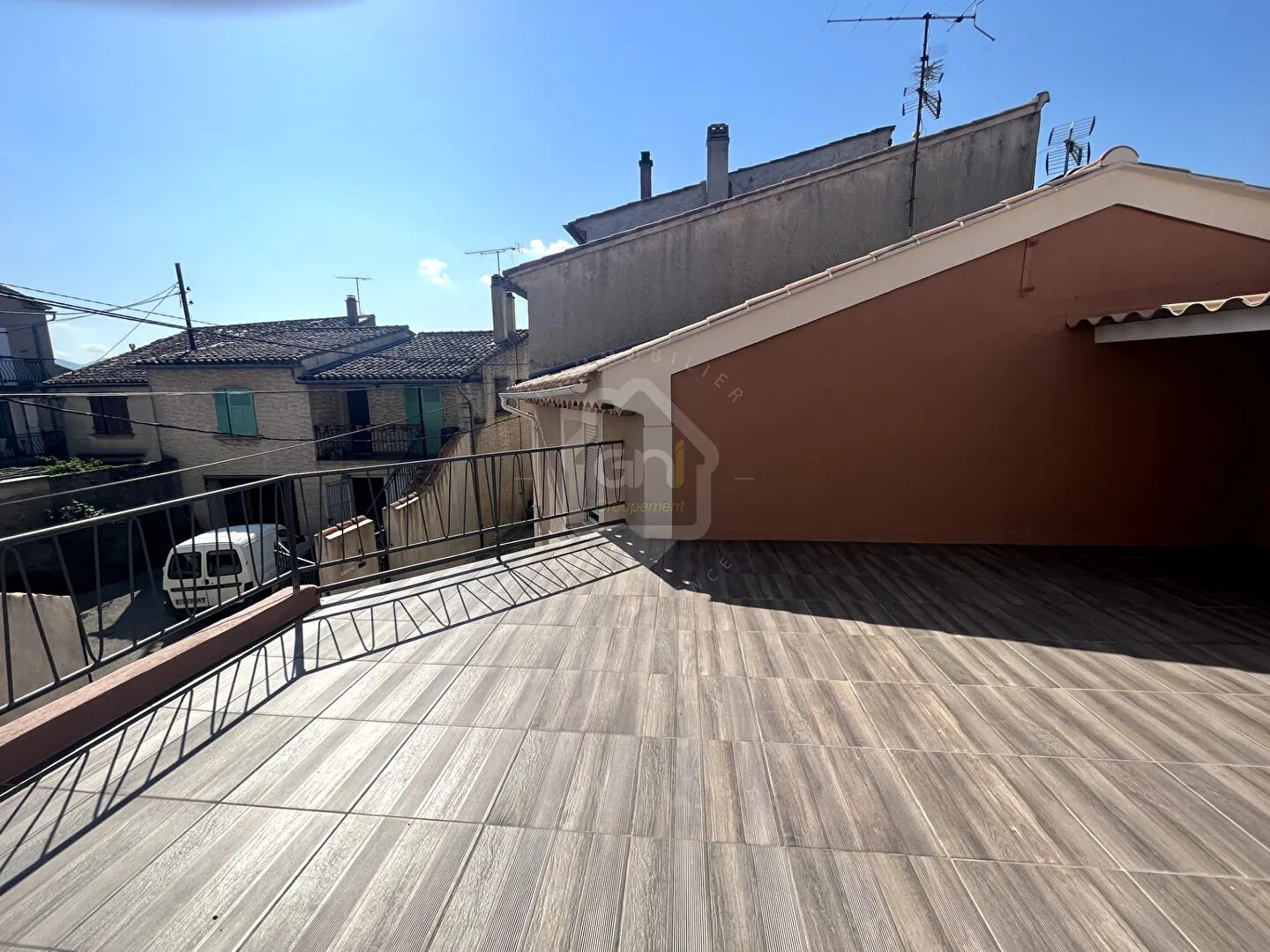 Appartement T4 rénové de 70 m² avec terrasse à Gonfaron 