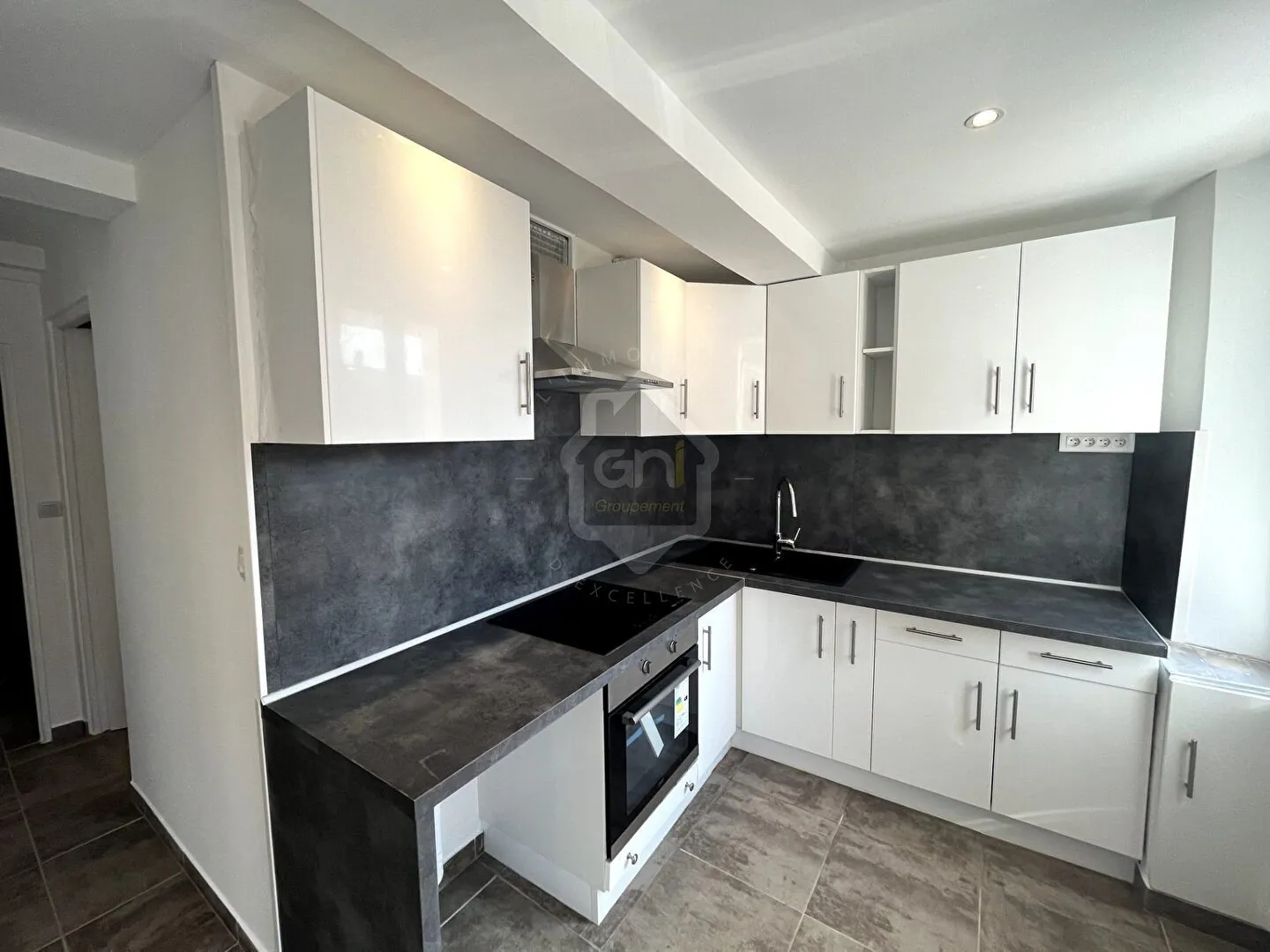 Appartement T4 rénové de 70 m² avec terrasse à Gonfaron 
