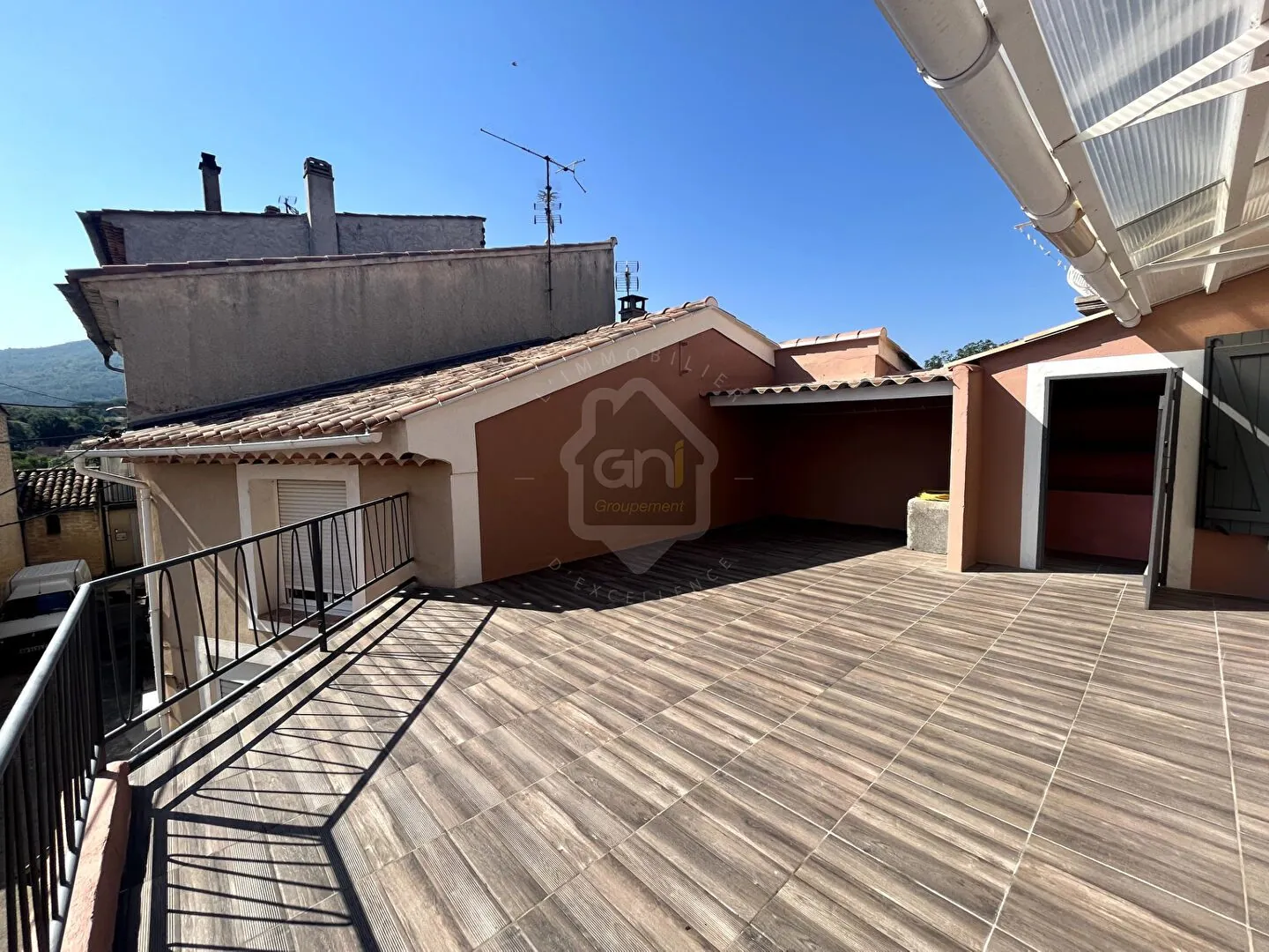 Appartement T4 rénové de 70 m² avec terrasse à Gonfaron 