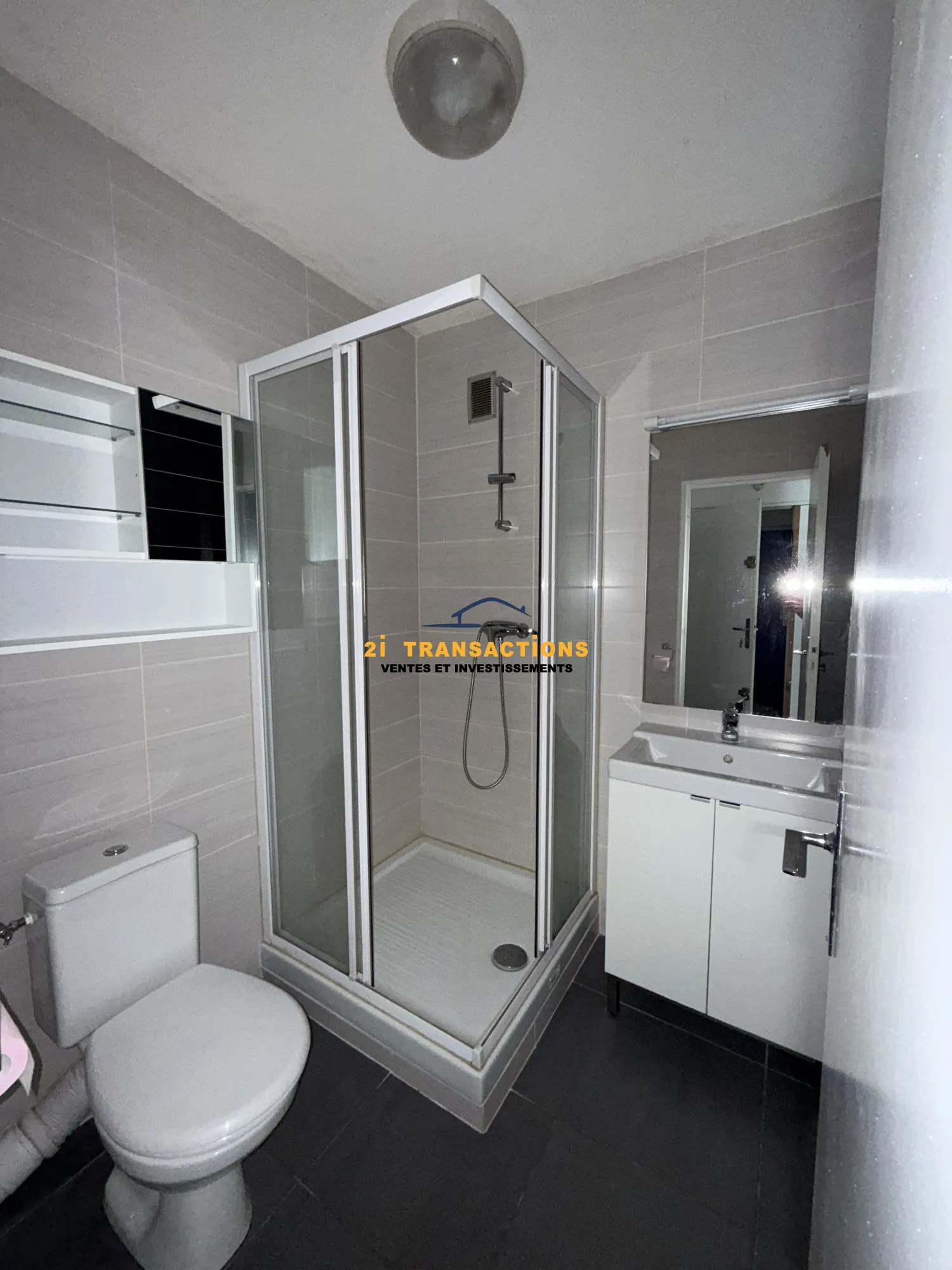 Superbe appartement T1 meublé avec balcon à vendre à Saint-Étienne 