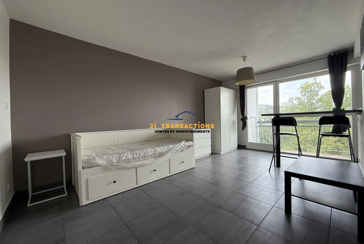 Superbe appartement T1 meublé avec balcon à vendre à Saint-Étienne 