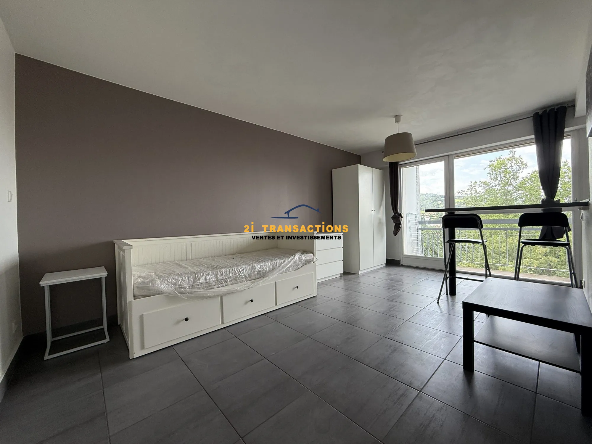Superbe appartement T1 meublé avec balcon à vendre à Saint-Étienne 