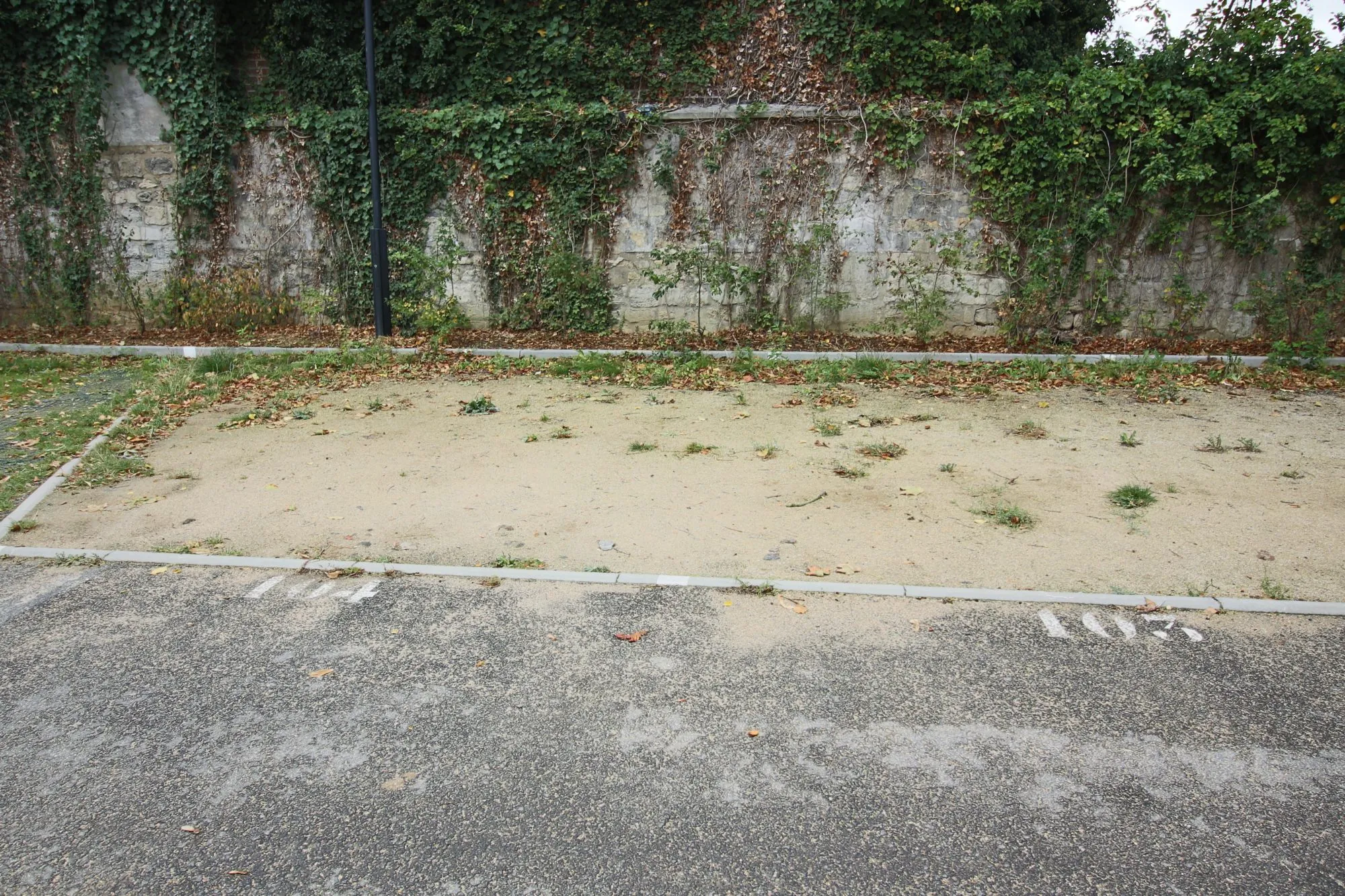 Places de parking extérieures à Persan près de la gare - Opportunité à saisir 